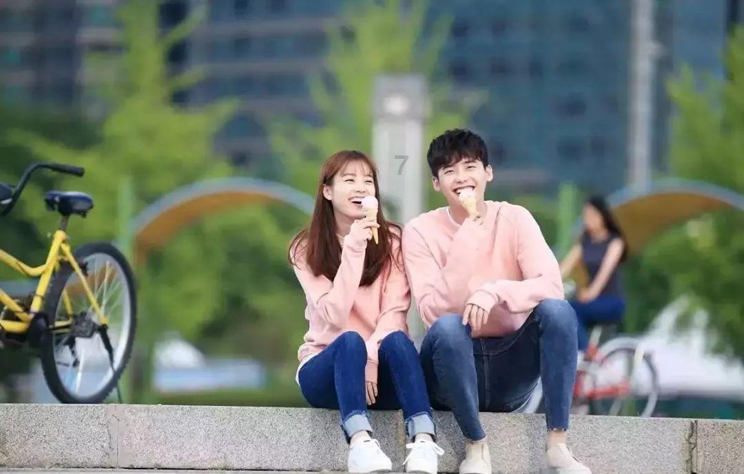 姐姐出嫁 弟弟衣兜里装满纸巾 姐妹们：你也有这样的弟弟吗